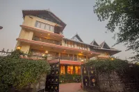 Mount Queens Hill Resort & Spa Hotels near St. Paul the Apostle’s Church