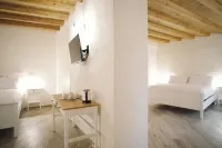 Casa Marinari Các khách sạn gần Monumento ai caduti di tutte le guerre.