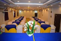 Hollywood Palace Resort Hotels in Khingar