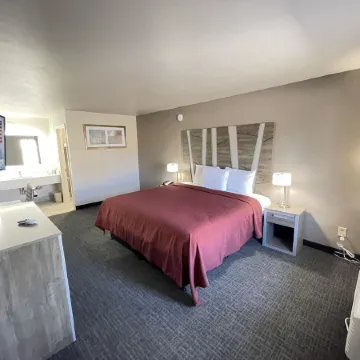 Excellent Inn & Suites
