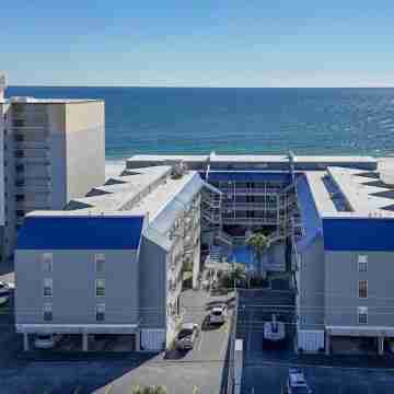 Hotel Calibama  Cozy beach charm.  Super close to Hangout, Pet Friendly! Hotel Exterior