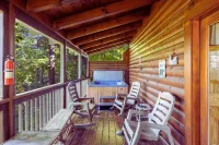 Mountain Cabin with Hot Tub, Pool Table & Fire Pit - บ้านพักหลังเล็ก