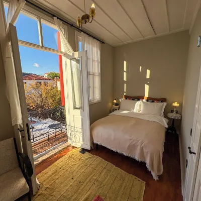 Cunda Yund 1922 Hotels near Cunda Island