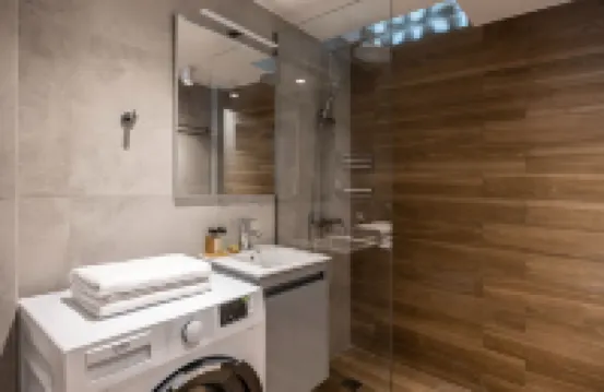 Stylish 1BR Retreat Near Alimos Beach Tram
