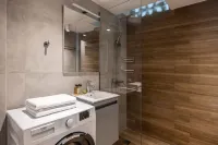 Stylish 1BR Retreat Near Alimos Beach Tram