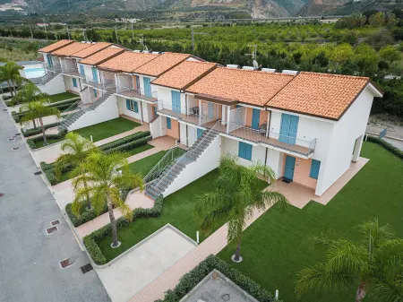 Icaro Apartments with a Beautiful Pool Отели в г. Сант-Агата-ди-Милителло