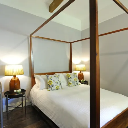 Beautiful Old Cottage Sleeps 6 Near Bath