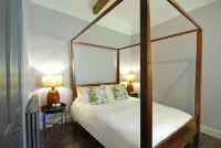 Beautiful Old Cottage Sleeps 6 Near Bath Hotels in Mendip