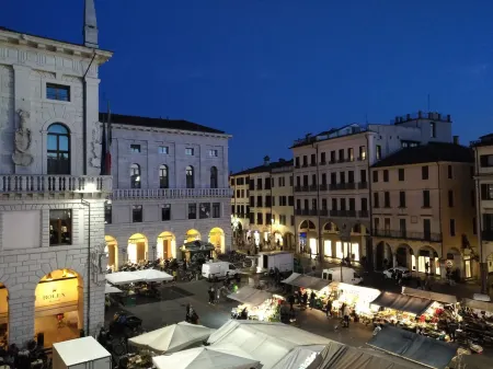 Officine Cavour Piazza Cavour Отели рядом с достопримечательностью «Amusement Park»