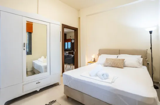 Jeannette's Seaside Getaway - Kalamata Urban Gem