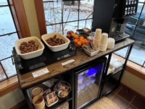 唐納湖旅館 特拉基酒店