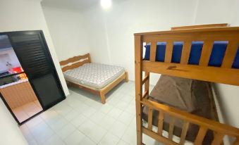 Pé na Areia Praia da Guilhermina III