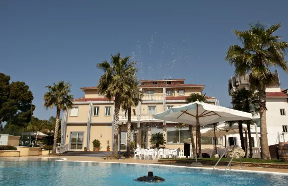 特雷恩尼安公園酒店