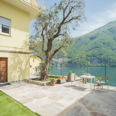 La Quiete with Private Garden by Rent All Como