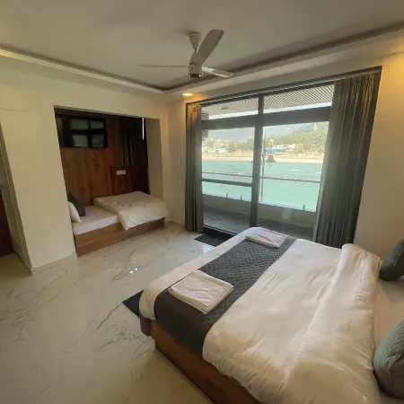 Maayaa Inn by Ganges