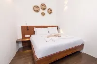 Santorini Luxury Suite w  Rooftop HotTub   SeaView