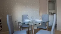 Straight Inn Hotels in Sutton