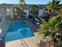 Days Inn by Wyndham Lake Havasu - Pools