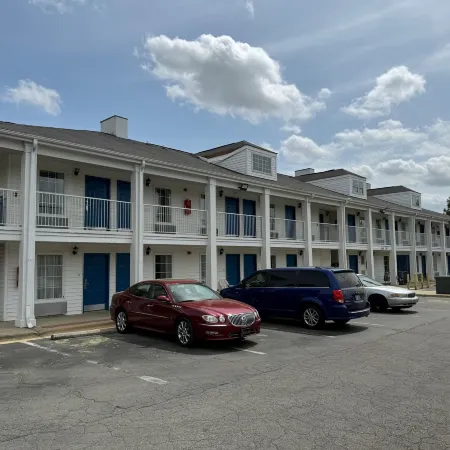 Brentwood Inn & Suites