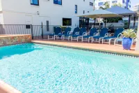 Windward Apartments - Beach