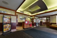 Howard Johnson Plaza by Wyndham by the Falls / Niagara Falls