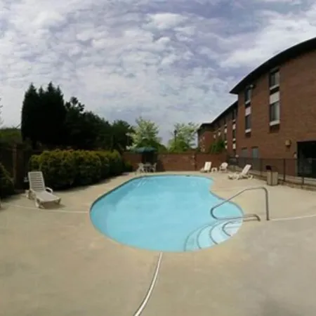 Days Inn & Suites by Wyndham Hickory