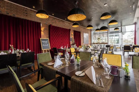 Hotel am Schlosspark Отели в г. Гюльцов-Прюцен