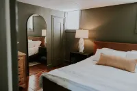 Historic Home, Heated Plunge Pool & Grand Piano