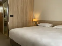 Domaine de la Reynaude Hotels in Lambesc