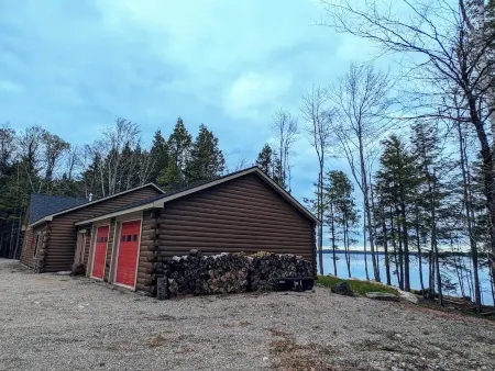 Sportsmans Waterfront Log Cabin