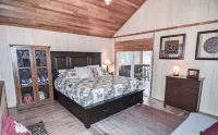 Near Sandy River~ Hot Tub, King Bed, XBOX, Game Room, BBQ, Family Friendly