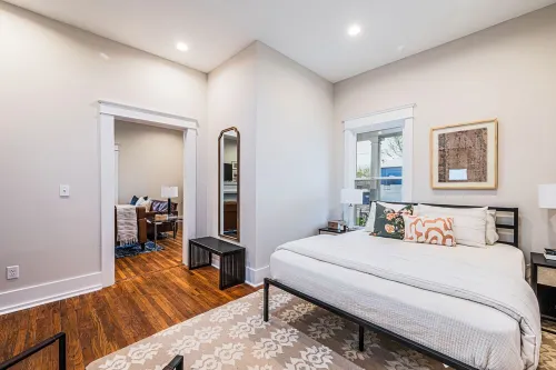 Charming 2-bedroom house newly updated in tranquil Franklin, walk to the square