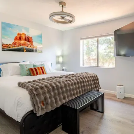 Charming Red Rock Poolside Condo with WiFi, AC in superb Sedona