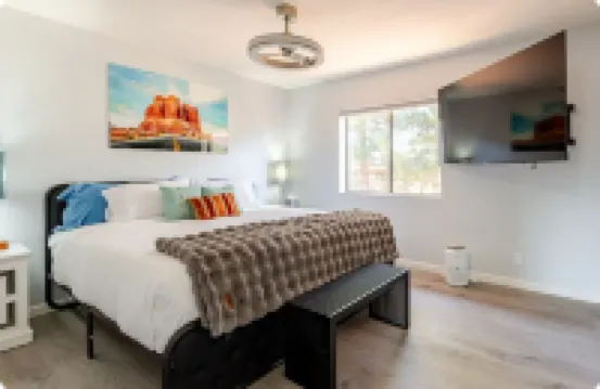 Charming Red Rock Poolside Condo with WiFi, AC in superb Sedona