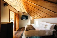 Luxury Off-Grid Yurt: Hot Tub, Epic Views, WiFi, 10 Mins from Cripple Creek! - 4 星級