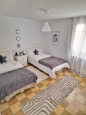 THE OLD WINE STATION APARTAMENTS in the very center of the city. Hotels in Haro