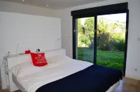 house wtih swimming pool and large garden. Sea view