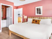 7 Mins to the Beach! Fire Pit, BBQ, Games, Fully Equipped Kitchen & Beach Gear Hotels in Colonial Beach
