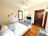 The Riverside Brickhouse- 6 Bedrooms, 2 Bathroom, Riverviews, Grill, AC/Wifi