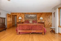 Lakefront Retreat | Sleeps 10 | Private Beach