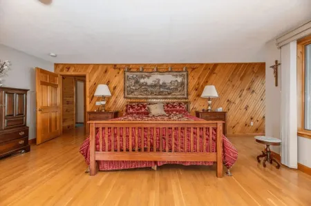 Lakefront Retreat | Sleeps 10 | Private Beach