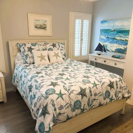Rare Beach Find-Steps from Sand, 2 Car Gar, 3/2+Loft, Ocean Views, Hot Tub, AC