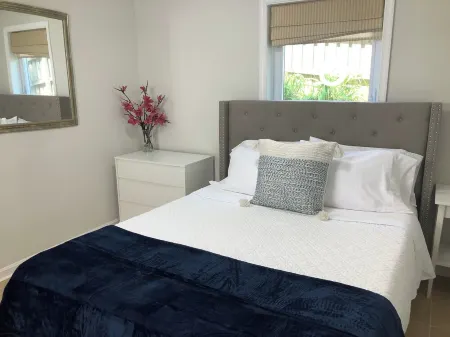 Exclusive Escape- 1 mile to metro w/ FULL kitchen!