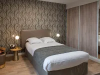 Chateau Camas Hotels near Espace Gramont