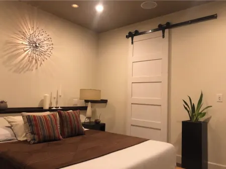 Beautiful Cottage, hot tub, in great neighborhood Отели рядом с достопримечательностью «Дэвидсон, Маунт»