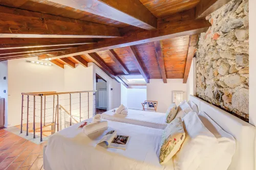 Il Nido Del Cigno Pied Dans l'Eau Hotels in Arona