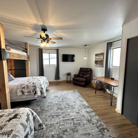 Cozy 1-bedroom apartment unit C, sleeps 6  across from famous Cody Nite Rodeo!