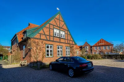 Hotel Zur Eule Hotels in der Nähe von Subtropisches Badeparadies am Weissenhäuser Strand