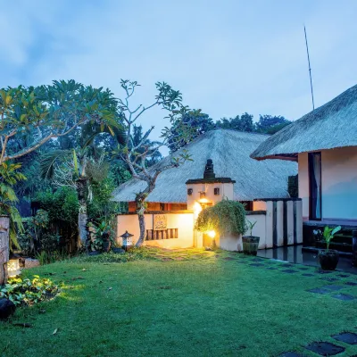 Alam Puri Art Museum and Villas 巴厘岛巴列库尔库尔附近的飯店