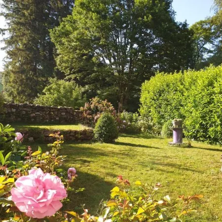 La Salvetat - Studios de Vacances - les Tables Aux Vaches Отели в г. Лакабаред